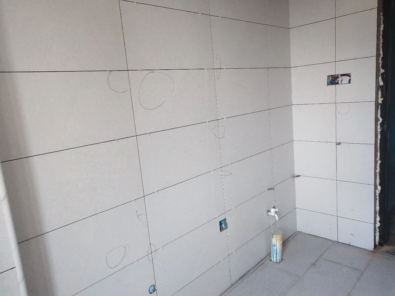 墙砖空鼓打针有用吗(卫生间墙砖空鼓会掉吗) 墙砖空鼓打针有用吗(卫生间墙砖空鼓会掉吗)